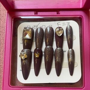 Elegant Brown and Gold Press-On Nails